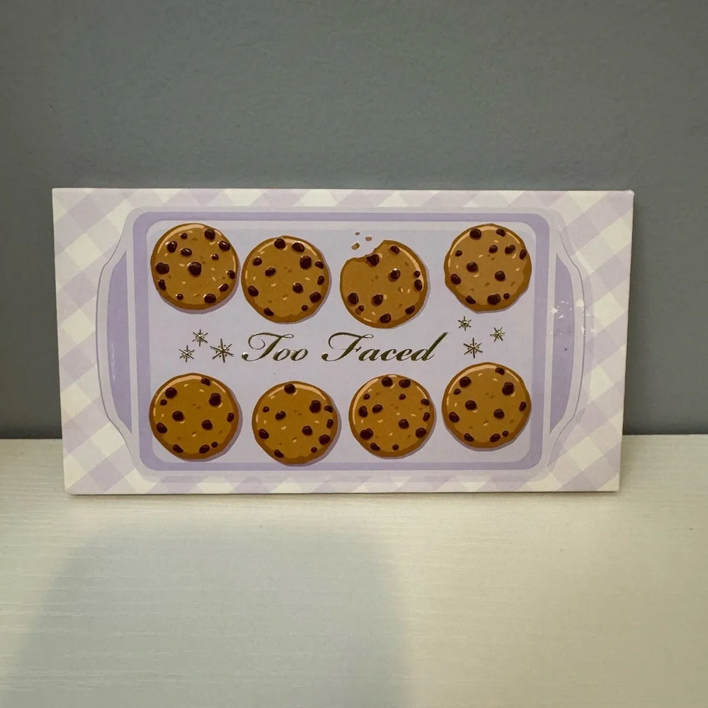 🍪Too Faced Christmas Bake Shoppe Chocolate Chip Palette - Picture 3 of 7